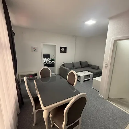 Renoviran I Novo Namjesten Lägenhet *